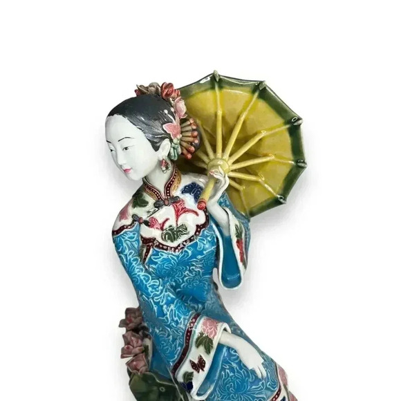 VTG 10" Chinese Porcelain ShiWan Belle Lady Sitting Holding A Parasol Figurine - Picture 2 of 10